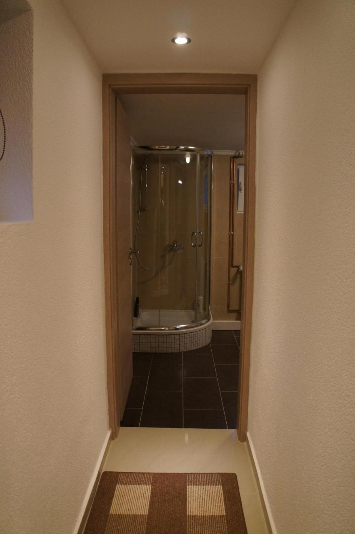 Haus House Near Fair Exhibition Messe Very Close 9 Min Walking Apartment